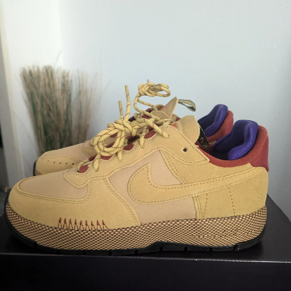 Nike Air Force 1 Wild Women Size 8.5 Brand New Wheat - Picture 4 of 10